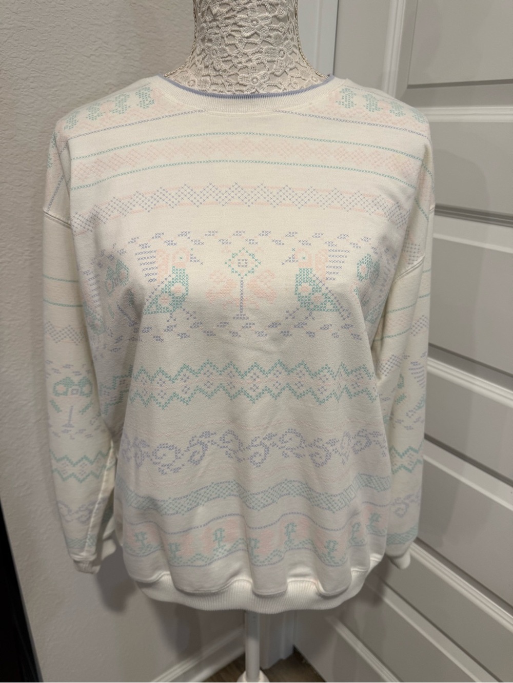 Vintage Belvedere Pastel Cross Stitch Bird Floral Sweatshirt L